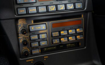 Chevrolet-Corvette-1990-Hatchback-32