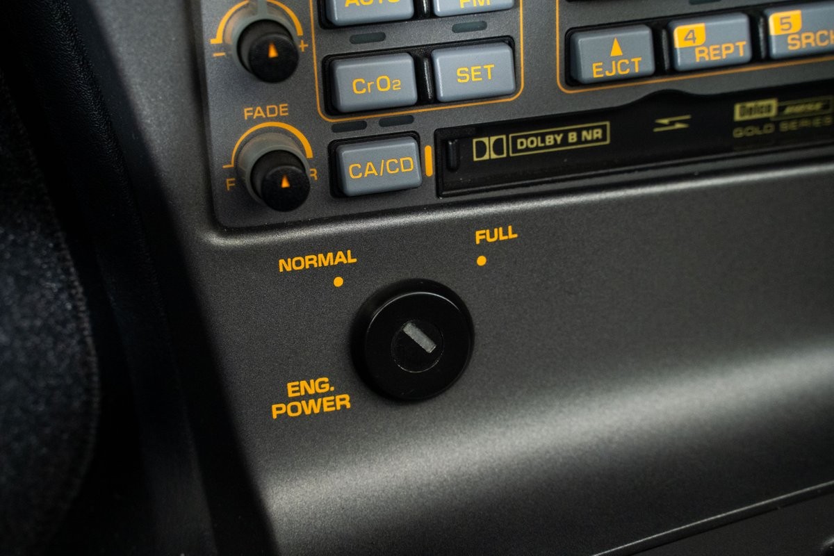 Chevrolet-Corvette-1990-Hatchback-33