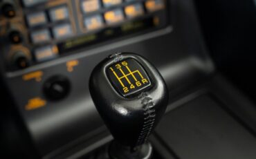 Chevrolet-Corvette-1990-Hatchback-36