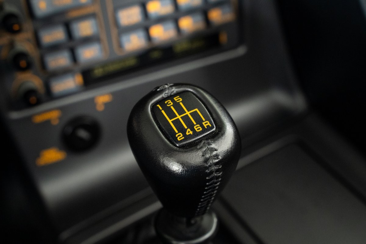 Chevrolet-Corvette-1990-Hatchback-36