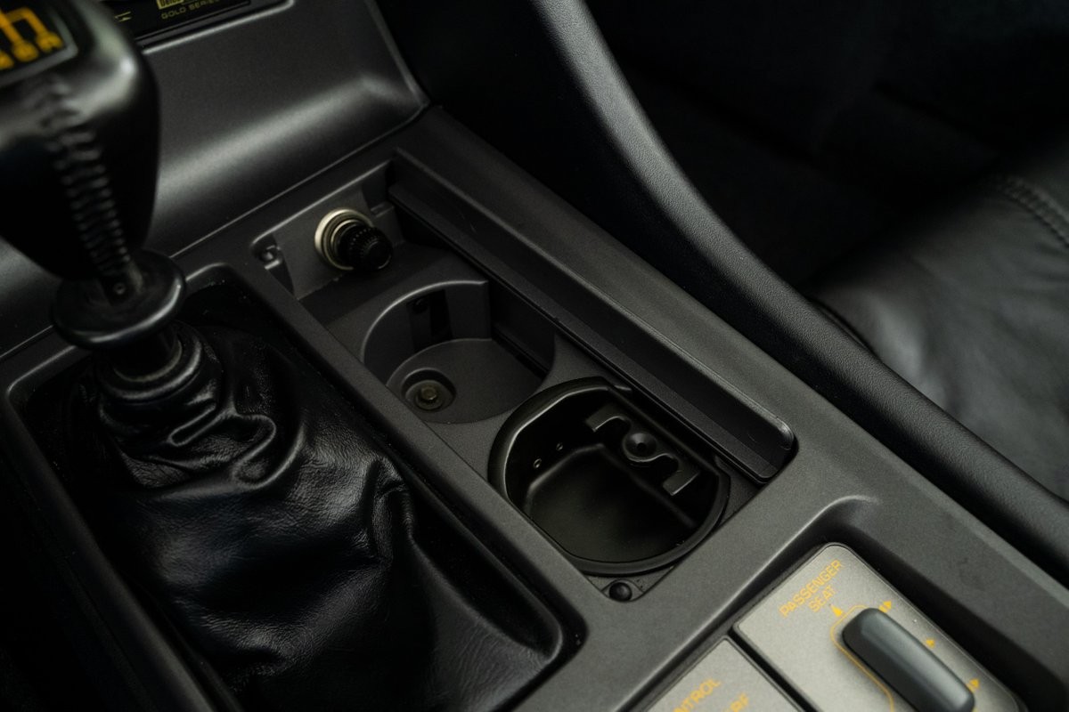 Chevrolet-Corvette-1990-Hatchback-37