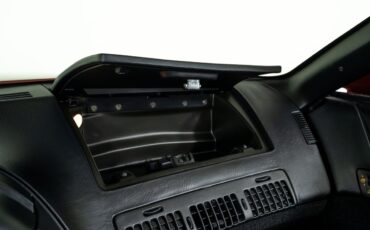 Chevrolet-Corvette-1990-Hatchback-38