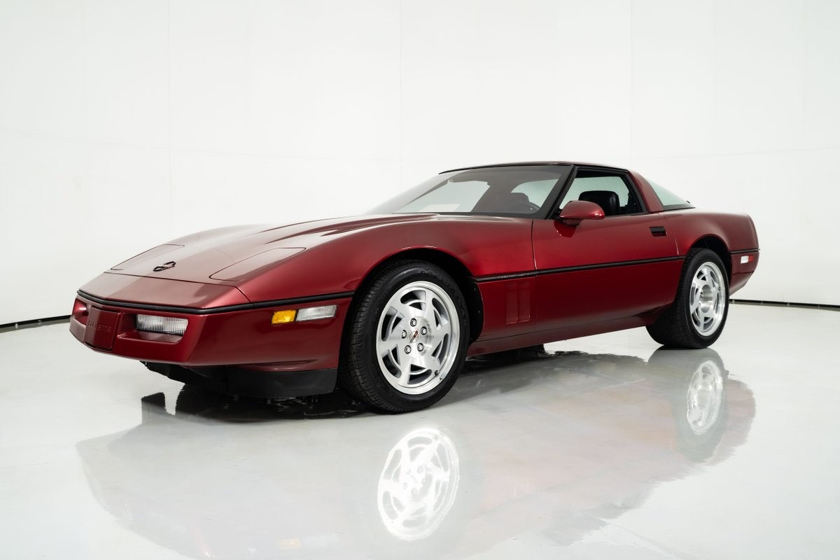 Chevrolet-Corvette-1990-Hatchback-4