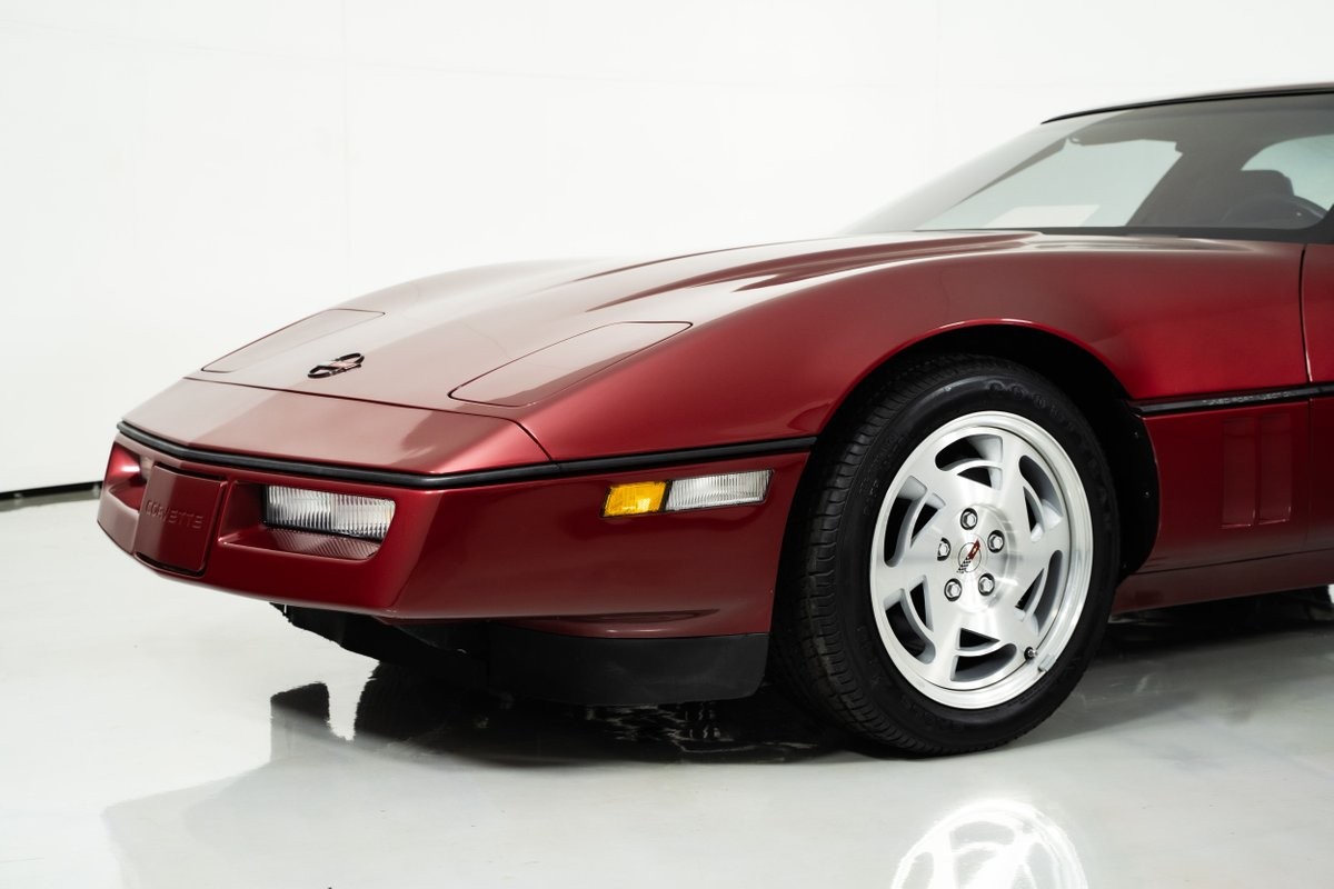 Chevrolet-Corvette-1990-Hatchback-5