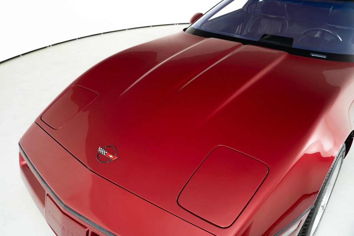 Chevrolet-Corvette-1990-Hatchback-6