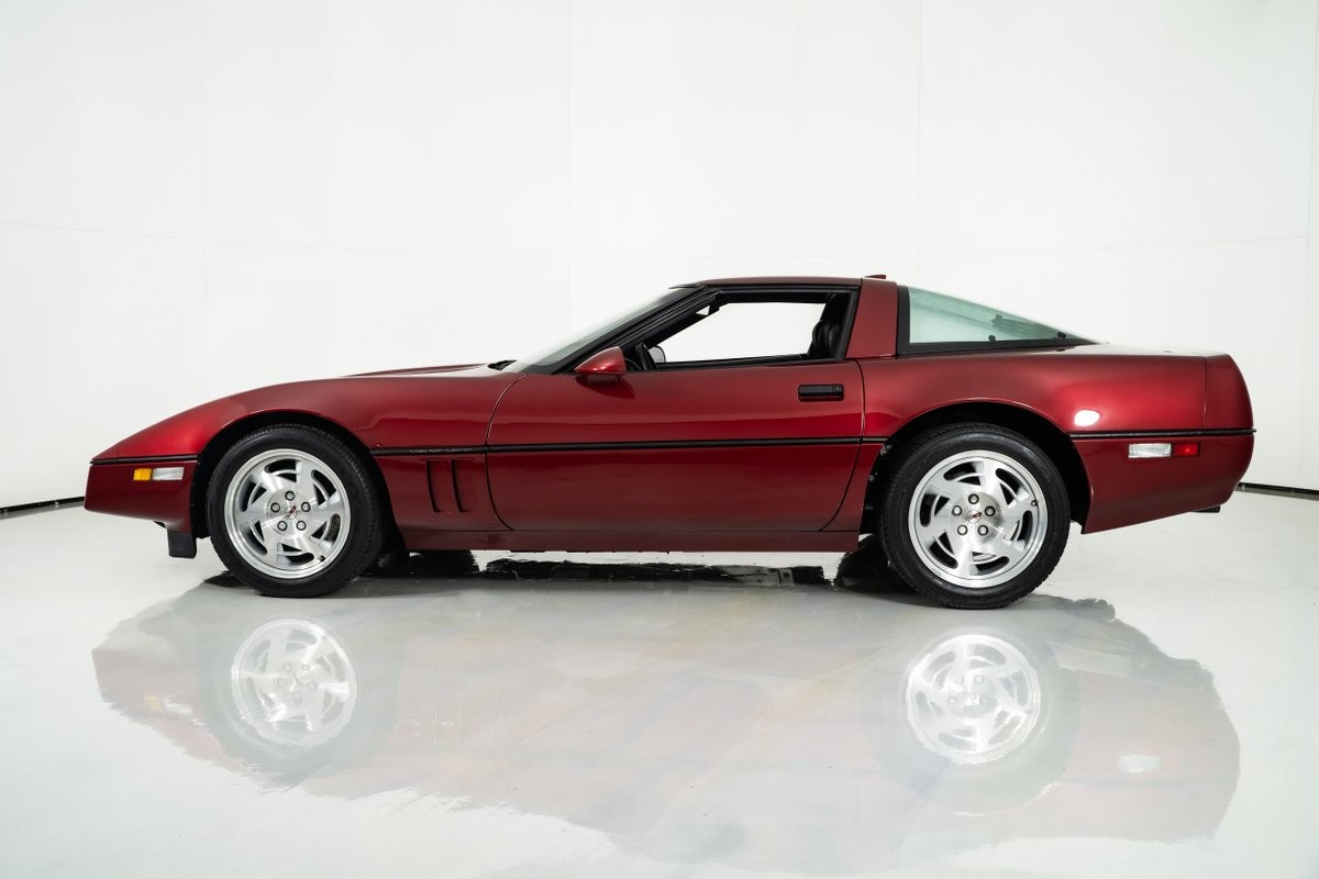 Chevrolet-Corvette-1990-Hatchback-7