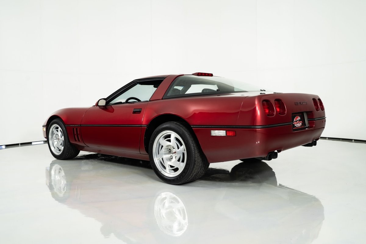 Chevrolet-Corvette-1990-Hatchback-9