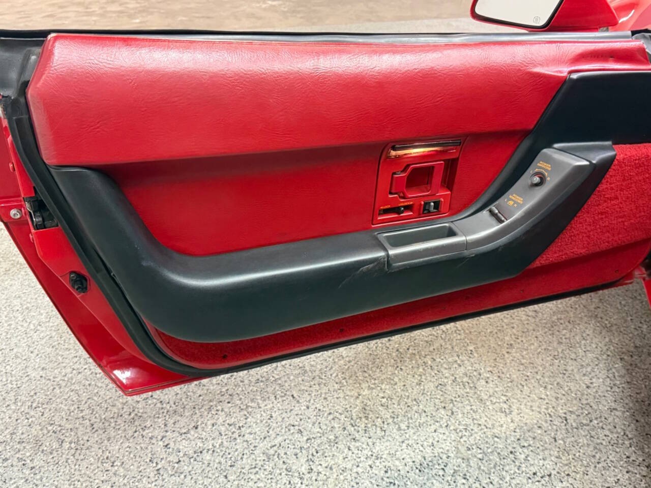 Chevrolet-Corvette-1991-Hatchback-23