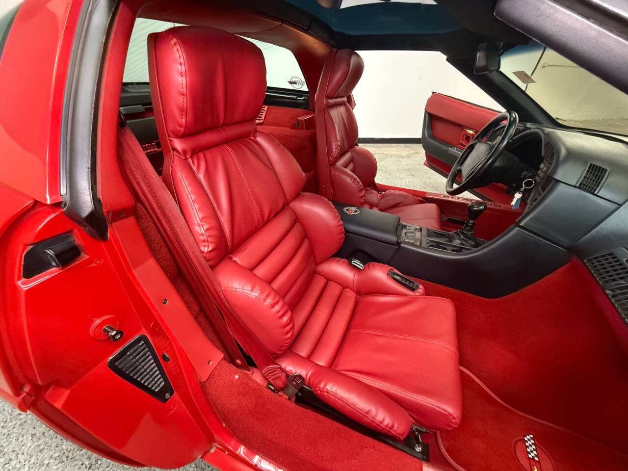 Chevrolet-Corvette-1991-Hatchback-28