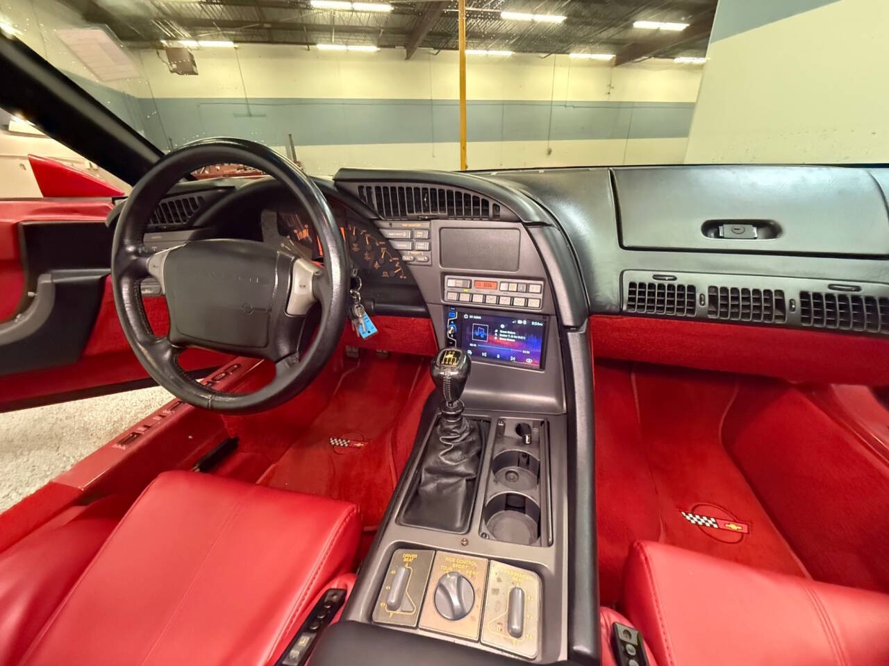 Chevrolet-Corvette-1991-Hatchback-30