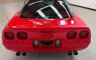 Chevrolet-Corvette-1991-Hatchback-7