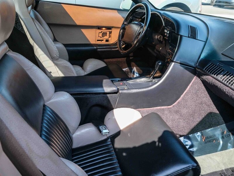 Chevrolet-Corvette-1992-19