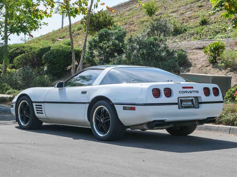 Chevrolet-Corvette-1992-2