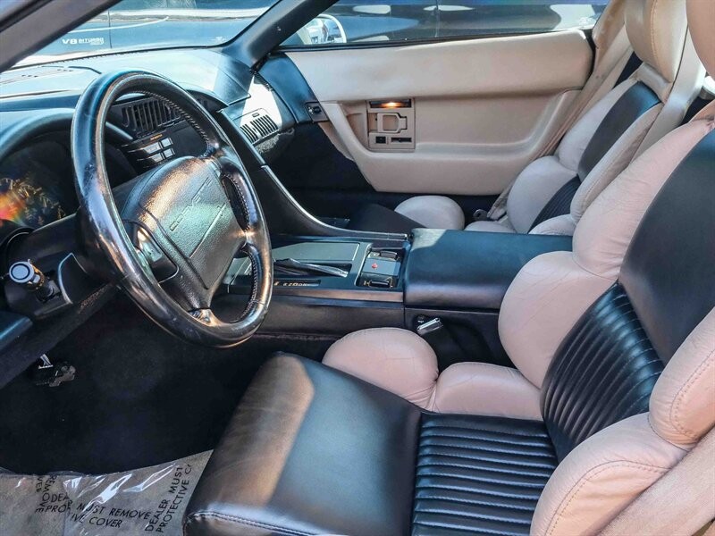 Chevrolet-Corvette-1992-21