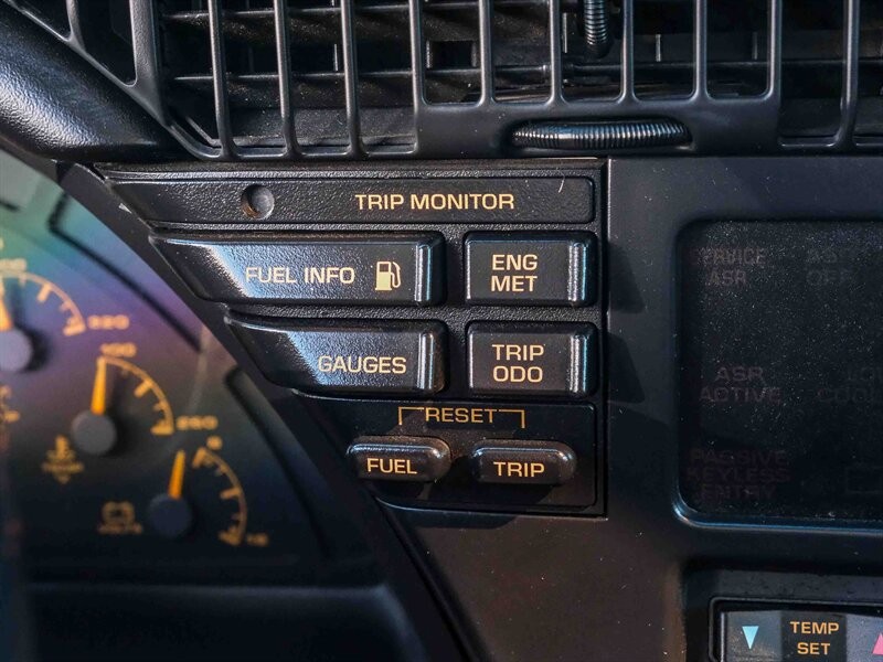 Chevrolet-Corvette-1992-28