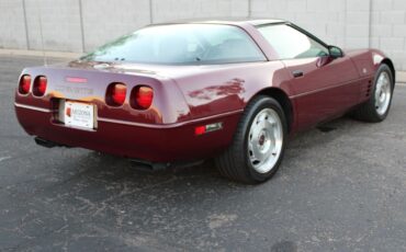 Chevrolet-Corvette-1993-Hatchback-17