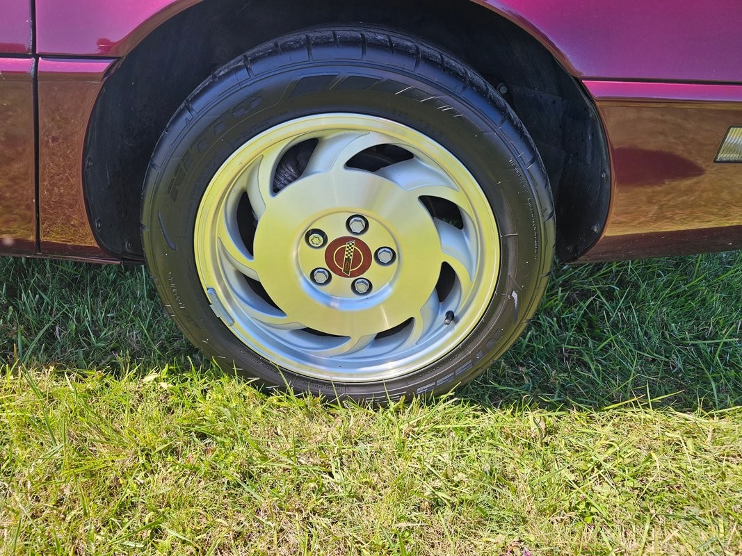 Chevrolet-Corvette-1993-Hatchback-23