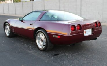 Chevrolet-Corvette-1993-Hatchback-5