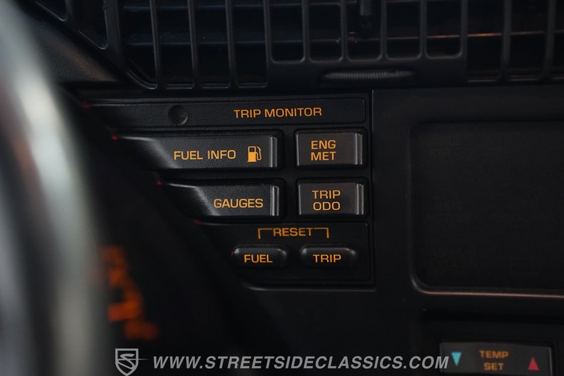 Chevrolet-Corvette-1993-Ruby-Red-Metallic-Ruby-Red-37