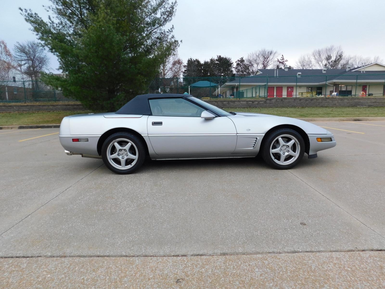 Chevrolet-Corvette-1996-23