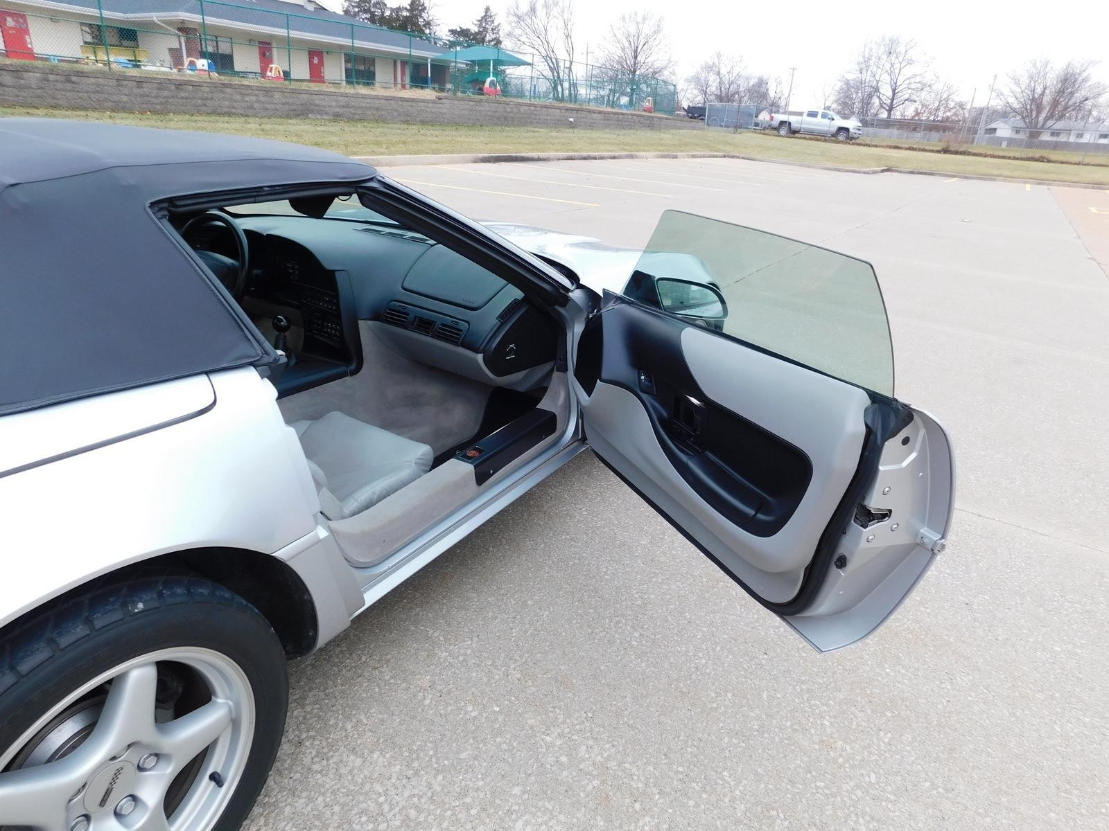 Chevrolet-Corvette-1996-38