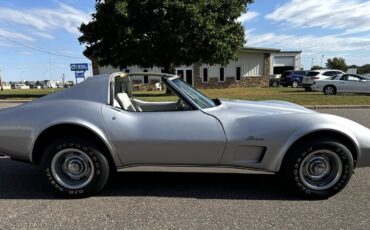 Chevrolet-Corvette-Stingray-1976-Coupe-1