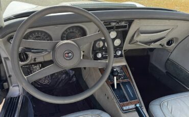 Chevrolet-Corvette-Stingray-1976-Coupe-11