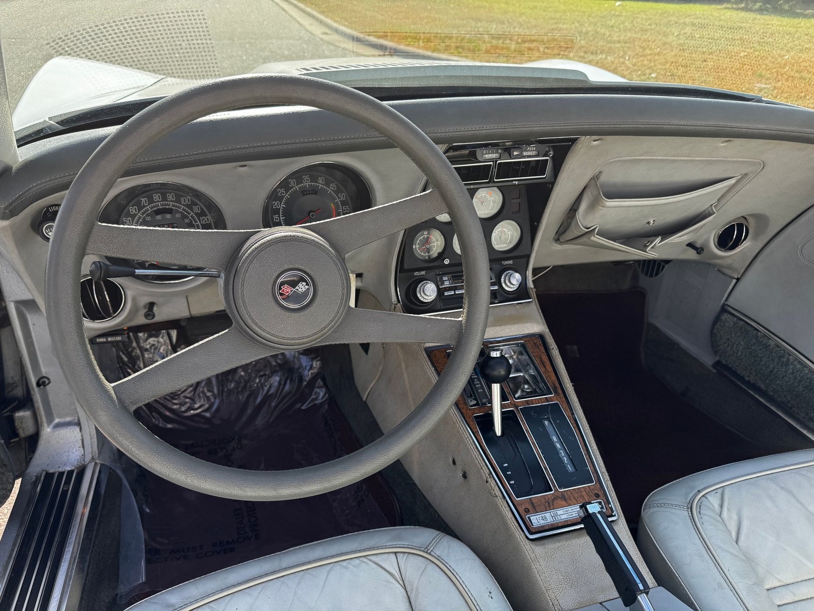 Chevrolet-Corvette-Stingray-1976-Coupe-11