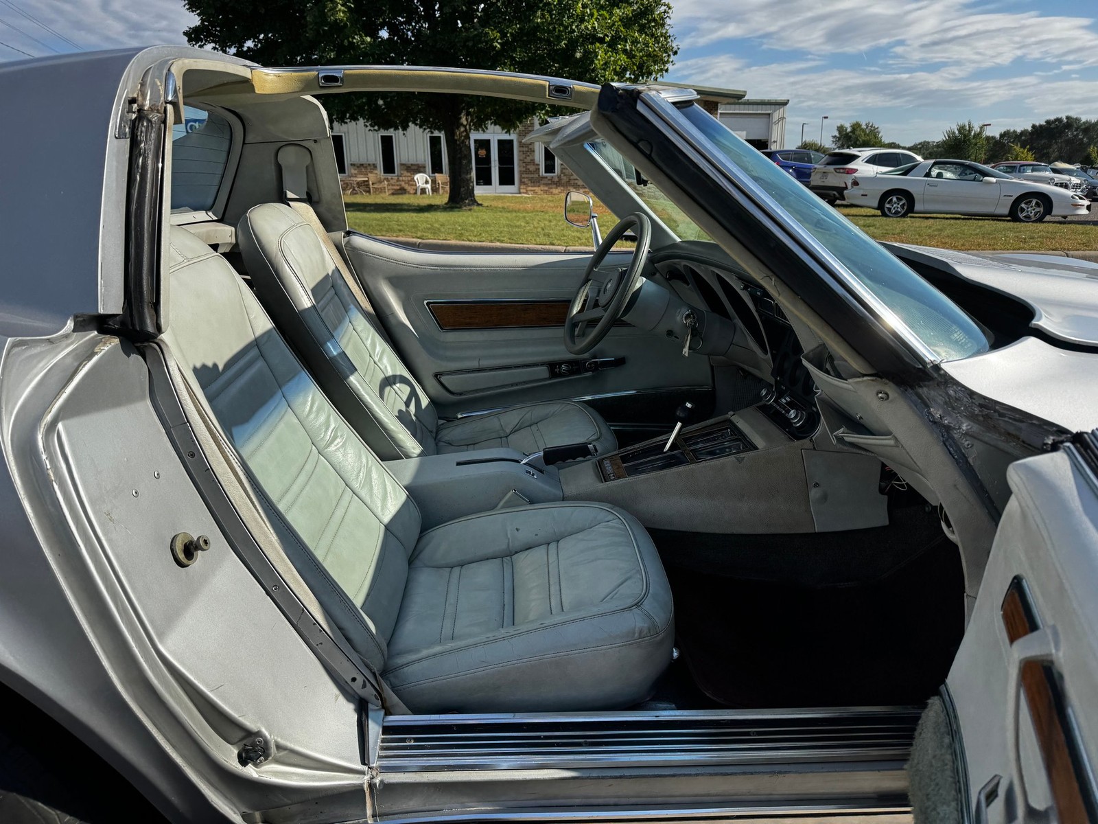 Chevrolet-Corvette-Stingray-1976-Coupe-13
