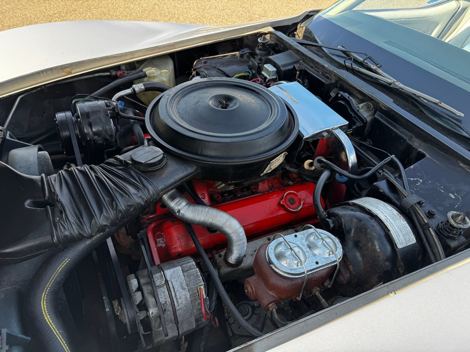 Chevrolet-Corvette-Stingray-1976-Coupe-14