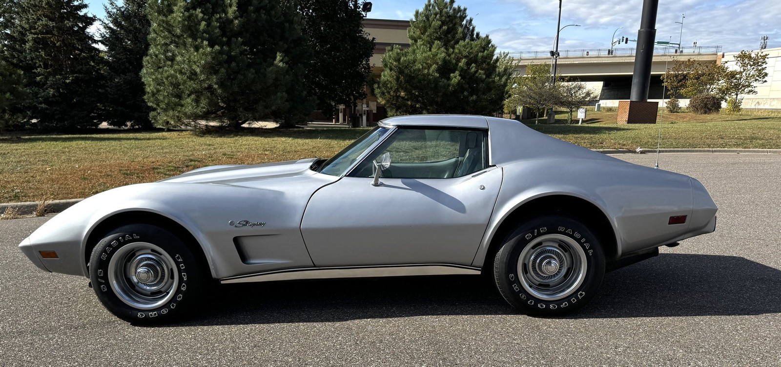 Chevrolet-Corvette-Stingray-1976-Coupe-17