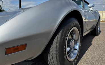 Chevrolet-Corvette-Stingray-1976-Coupe-22