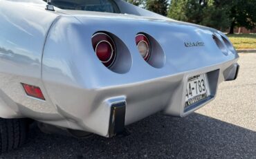 Chevrolet-Corvette-Stingray-1976-Coupe-33