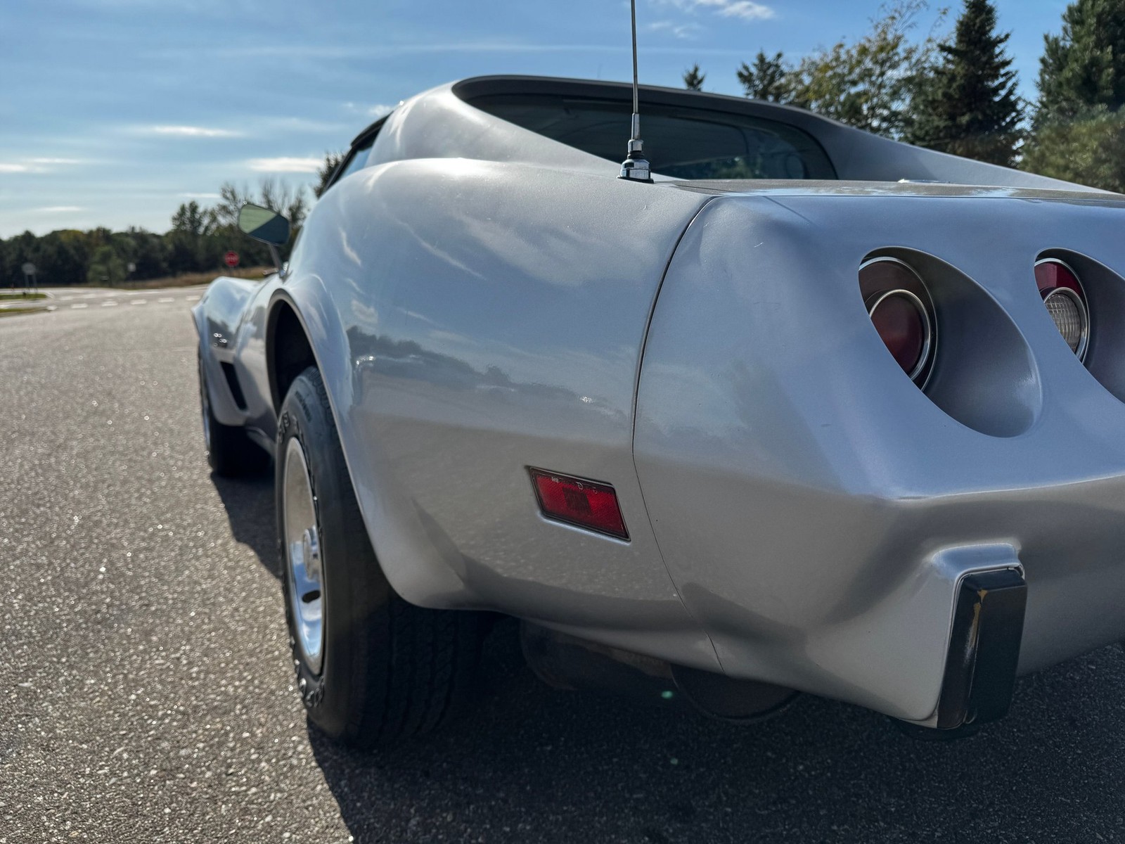 Chevrolet-Corvette-Stingray-1976-Coupe-34