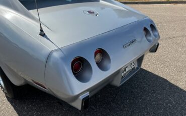 Chevrolet-Corvette-Stingray-1976-Coupe-35