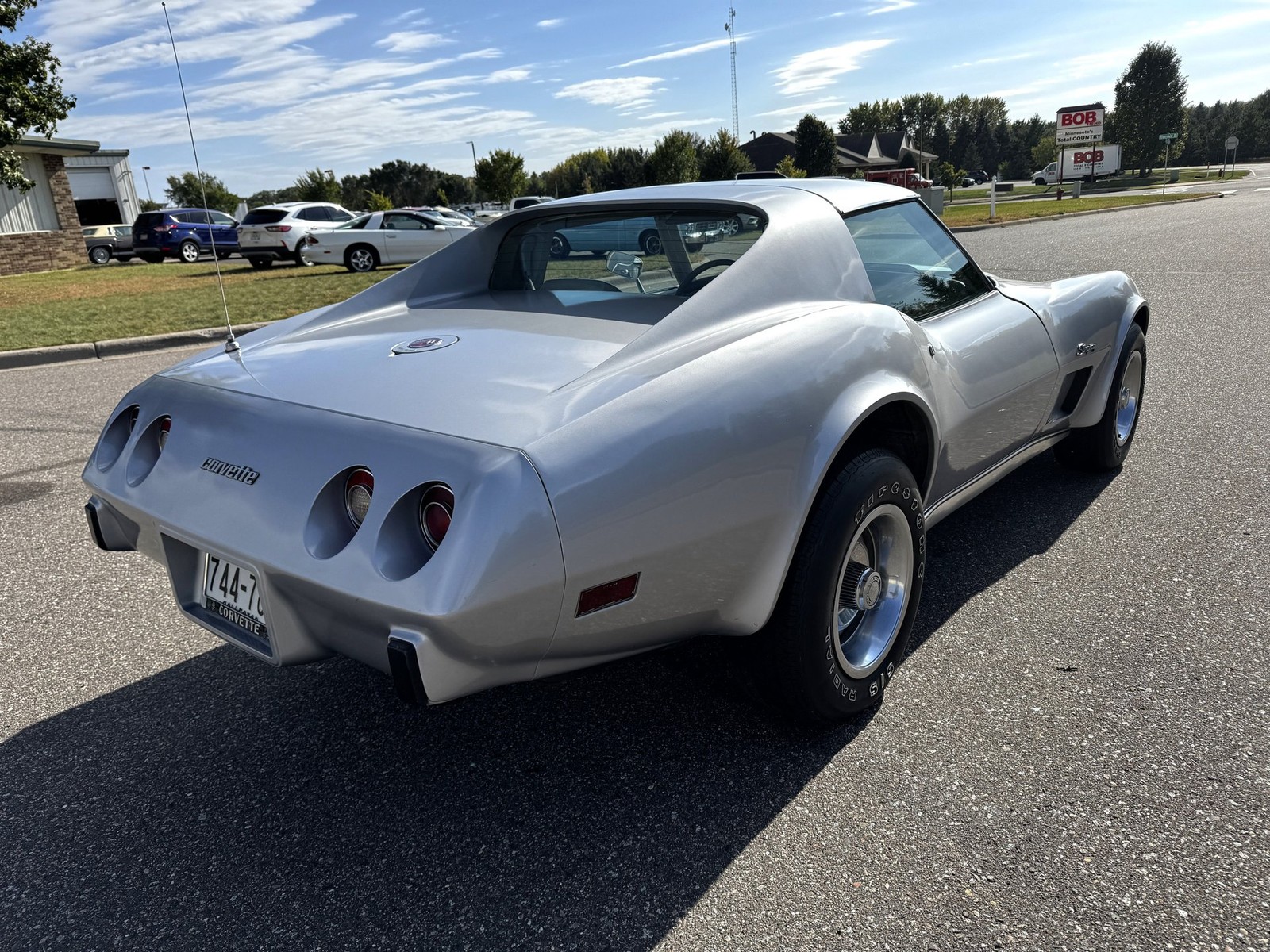 Chevrolet-Corvette-Stingray-1976-Coupe-8