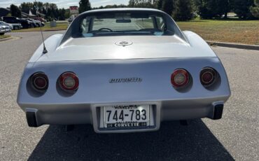 Chevrolet-Corvette-Stingray-1976-Coupe-9