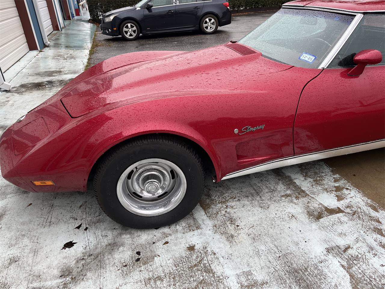 Chevrolet-Corvette-stingray-1975-RED-RED-AND-BLACK-1