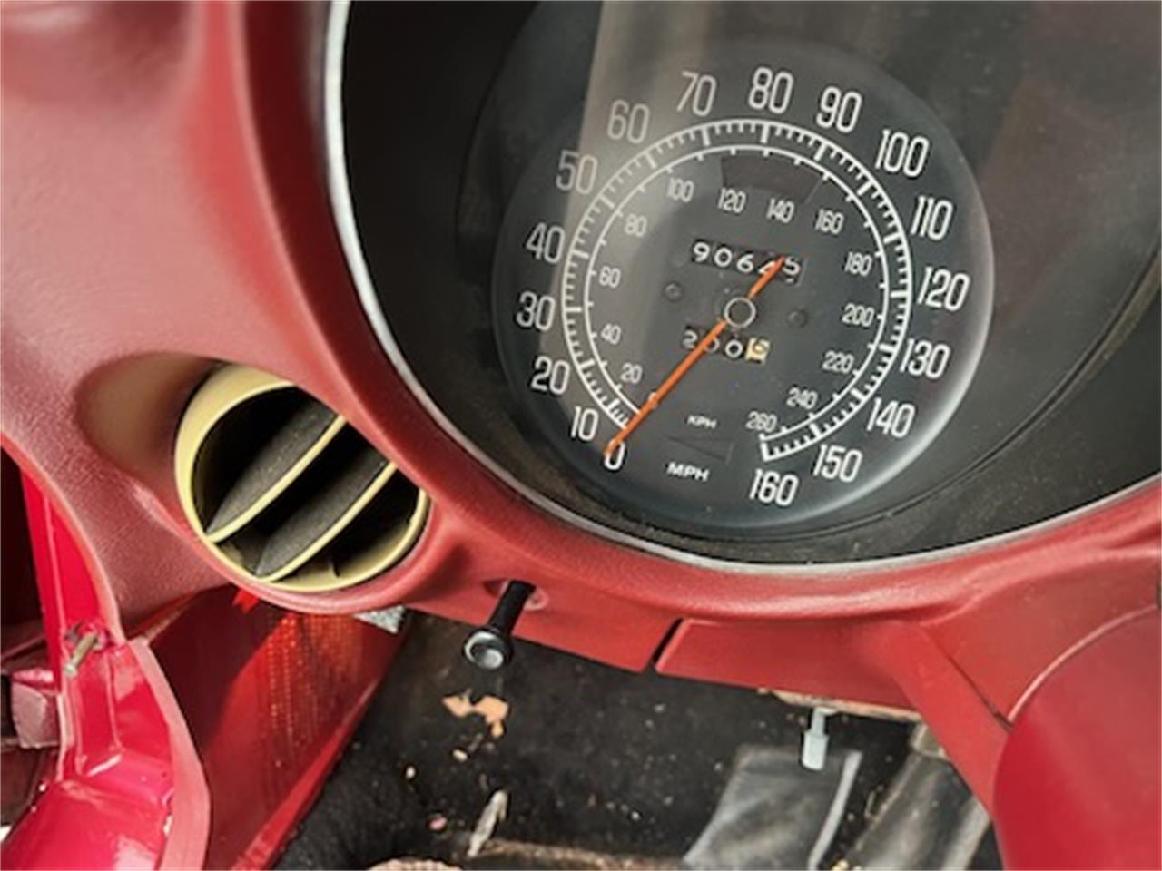 Chevrolet-Corvette-stingray-1975-RED-RED-AND-BLACK-2