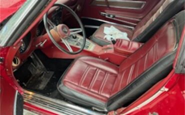 Chevrolet-Corvette-stingray-1975-RED-RED-AND-BLACK-3