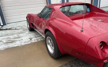 Chevrolet-Corvette-stingray-1975-RED-RED-AND-BLACK