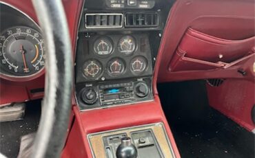 Chevrolet-Corvette-stingray-1975-RED-RED-AND-BLACK-4