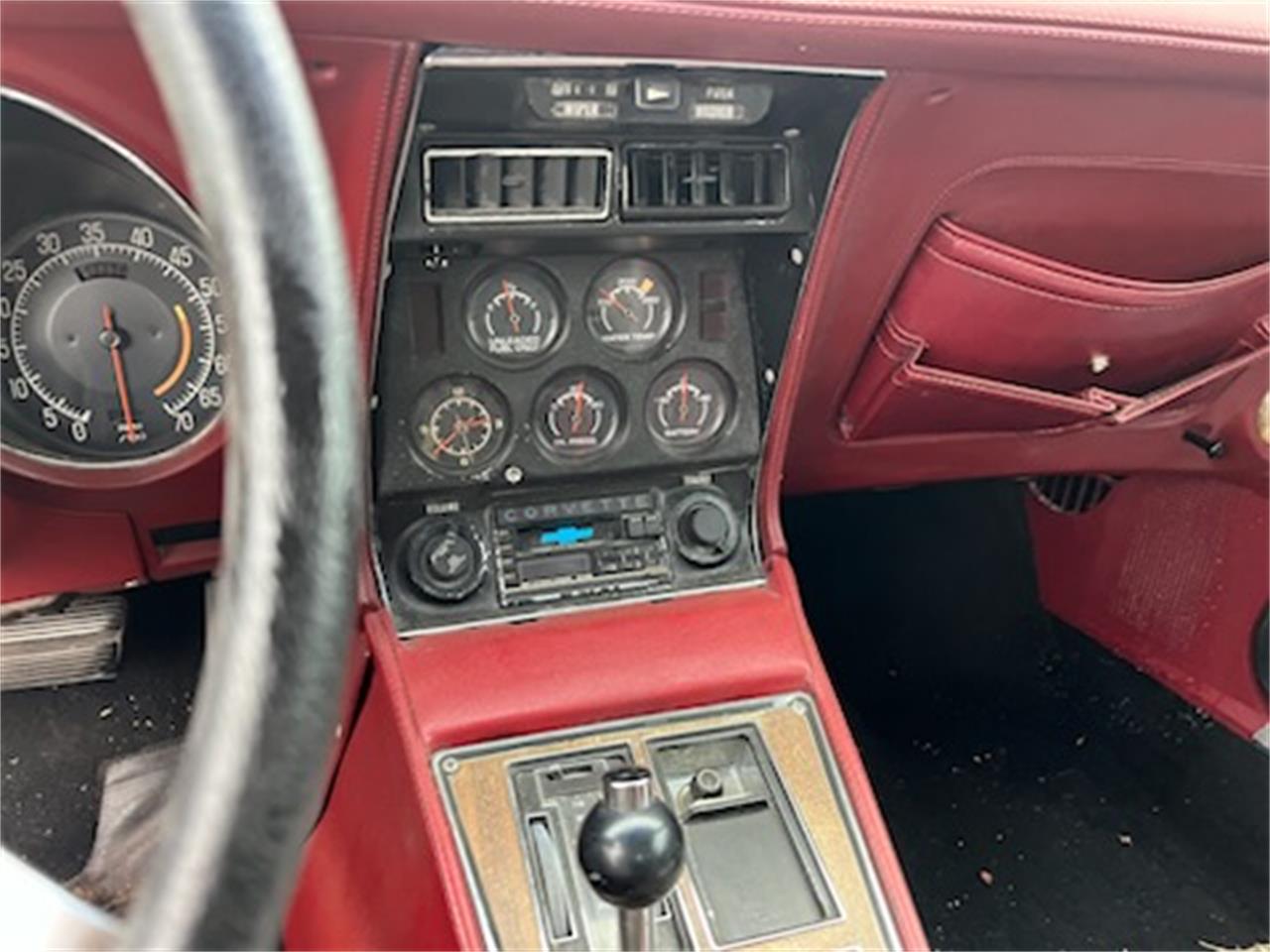 Chevrolet-Corvette-stingray-1975-RED-RED-AND-BLACK-4