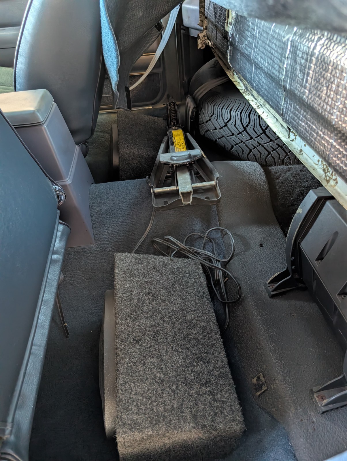 Chevrolet-El-Camino-1984-Standard-Cab-Pickup-15