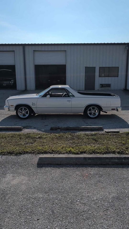Chevrolet-El-Camino-1984-Standard-Cab-Pickup-19