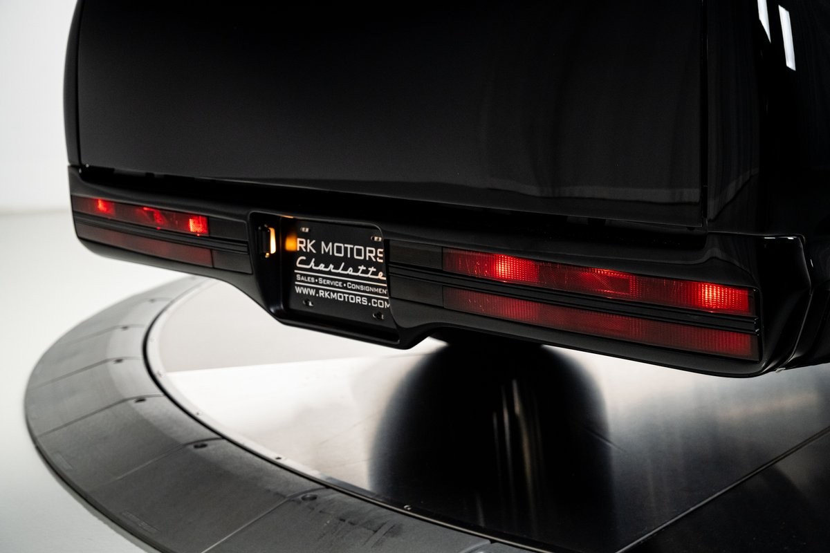 Chevrolet-El-Camino-1984-Standard-Cab-Pickup-23