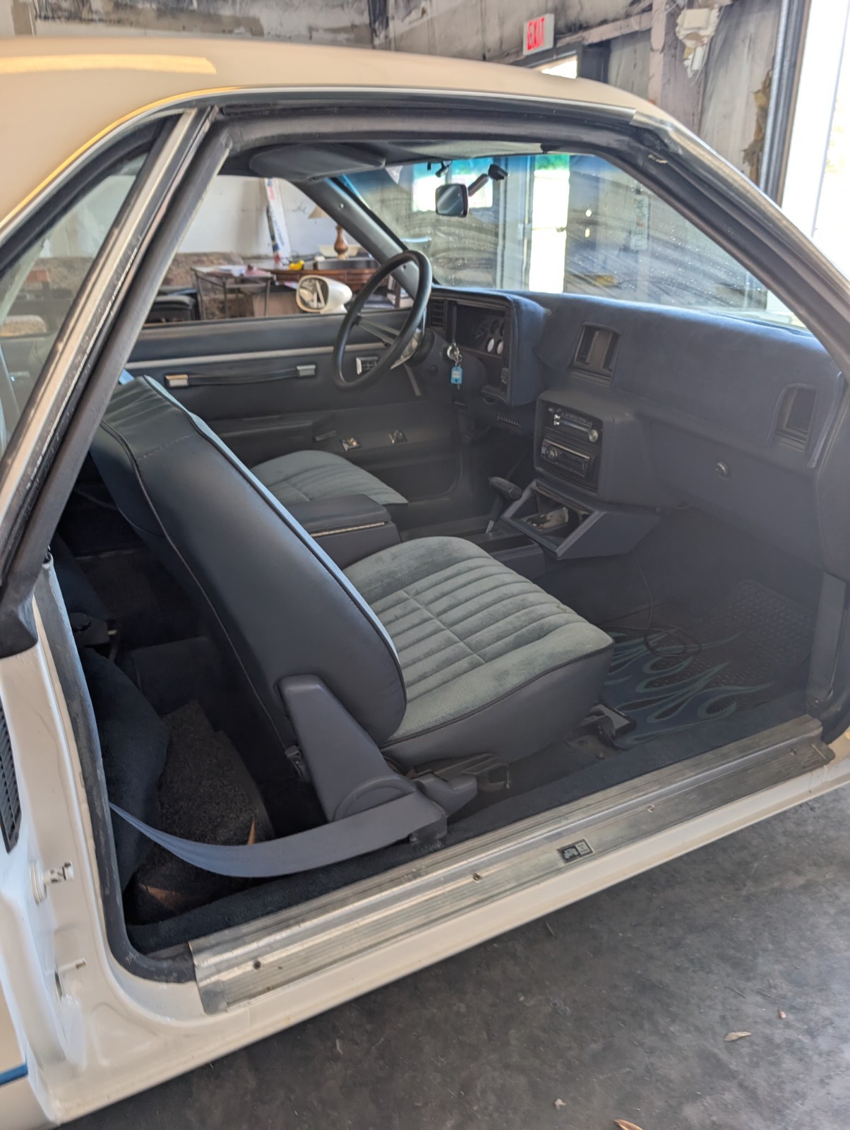 Chevrolet-El-Camino-1984-Standard-Cab-Pickup-8