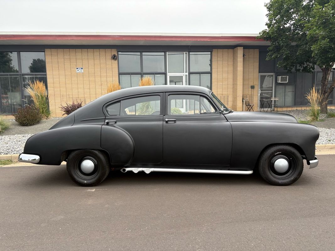 Chevrolet-FLEETLINE-DELUX-1949-2