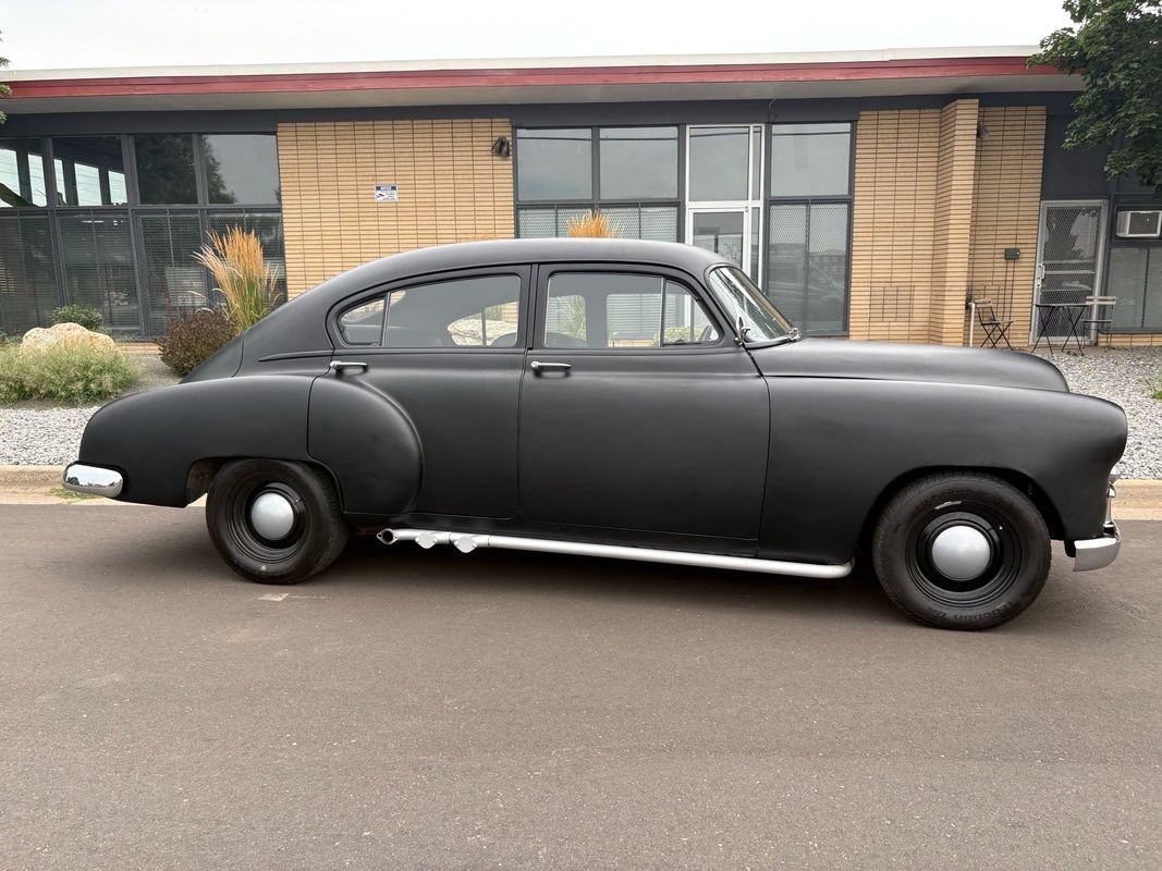 Chevrolet-FLEETLINE-DELUX-1949-30