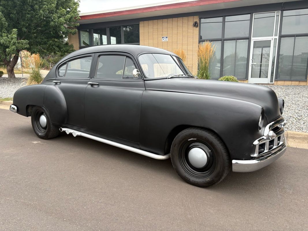 Chevrolet-FLEETLINE-DELUX-1949-32